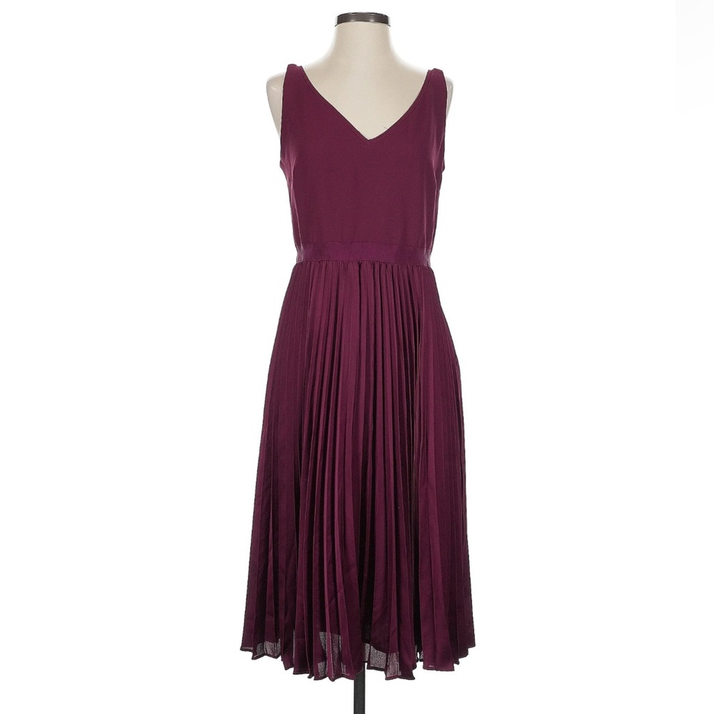 Bannana Republic Burgundy Pleated midi dress.